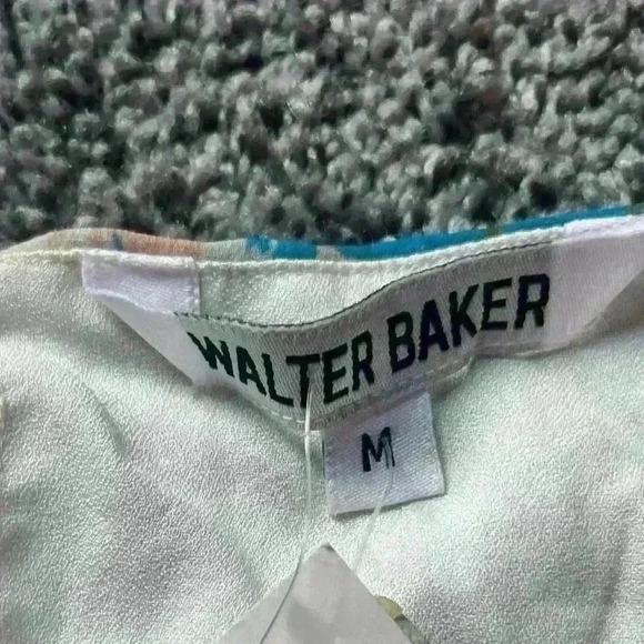 NWT Walter Baker  Floral Romper belted size medium new summer beach - Picture 6 of 6